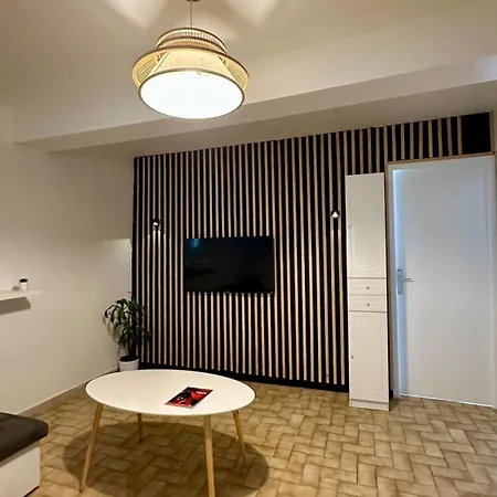 Apartment - 2 - Centre - Netflix