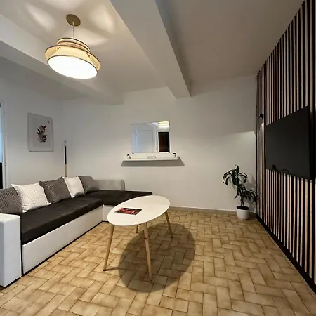 - 2 - Centre * Καρκασόν