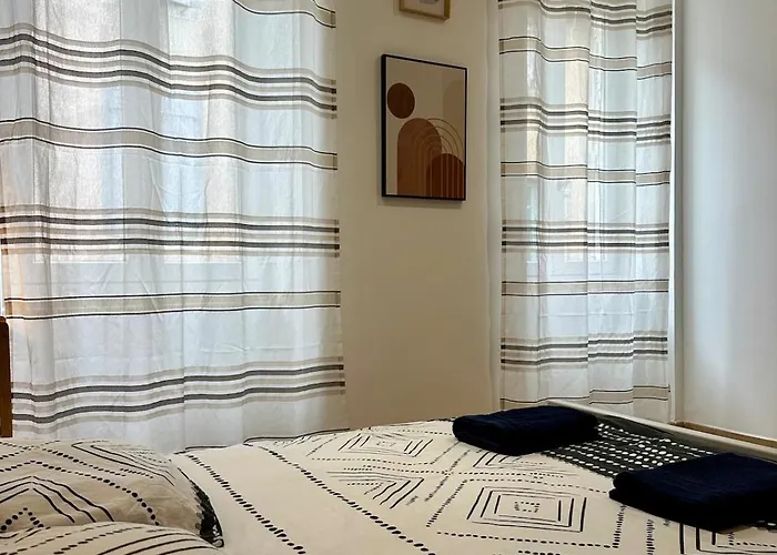 - 2 - Centre Apartment *