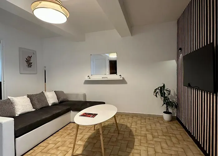 - 2 - Centre - Netflix * 카르카손