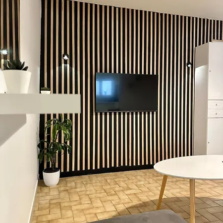 - 2 - Centre Apartment *